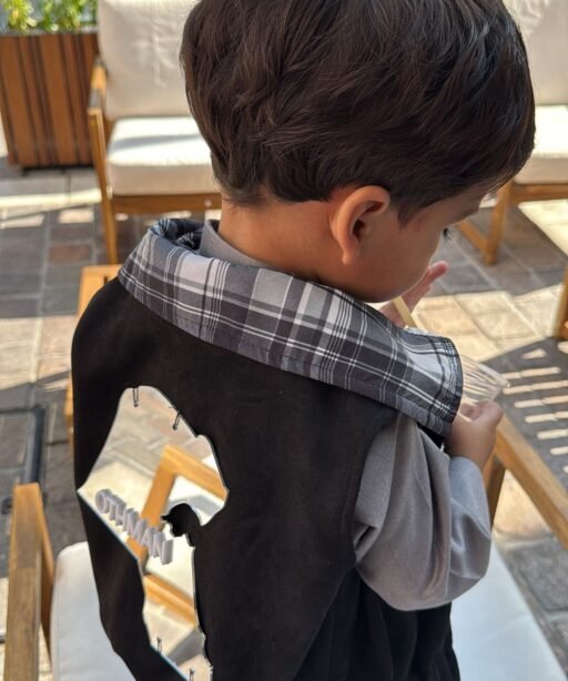 Alternative view of BLACK VEST